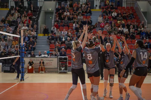 "Parle, ta bouche ne te sert pas qu'à sucer" : Emmanuel Dumortier,...