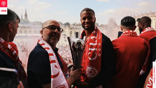 L’ASNL célèbre sa renaissance : communion populaire sur la place...