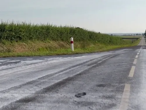 Le Département des Vosges applique du lait de chaux sur ses routes...
