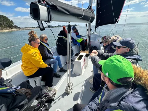 Une sortie en voilier pour des résidents d'un EHPAD de Châteaulin