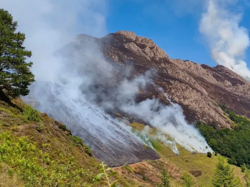 Ariège : trois incendies de montagne toujours mobilisateurs à...