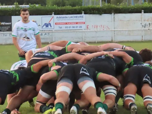 Le Sporting au pied d’une montagne