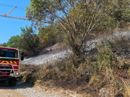 Saint-Girons : un incendie de végétation rapidement maîtrisé près...