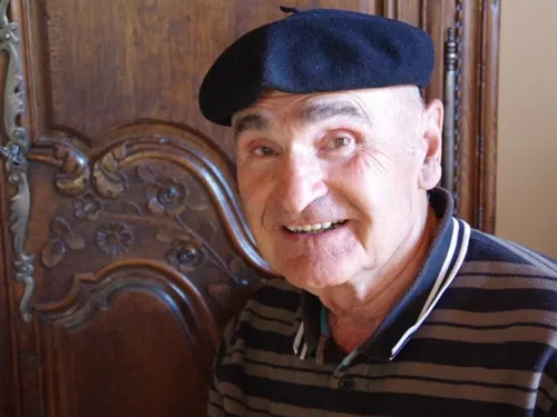 Un des acteurs de la voix de la montagne sur RDC Jeannott Cabos est...