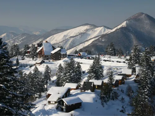 Ustou : La saison hivernale démarre avec le ski et diverses activités