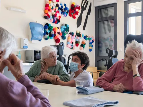 Ehpad : l'ARS Île-de-France a inspecté 90 établissements depuis...