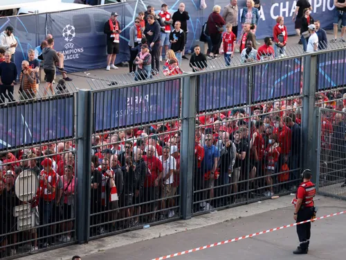 La police a demandé jeudi soir les vidéos du Stade de France, après...