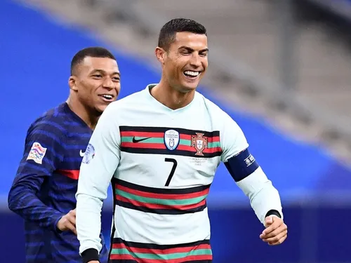 "C'est pas vrai" : Cristiano Ronaldo suit toujours Kylian Mbappé...