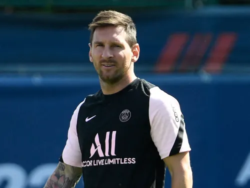 Les supporters du PSG attendent avec impatience la première de Messi !