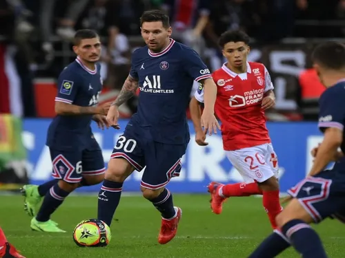 Messi au PSG : Twitter commente ses premières minutes de jeu 