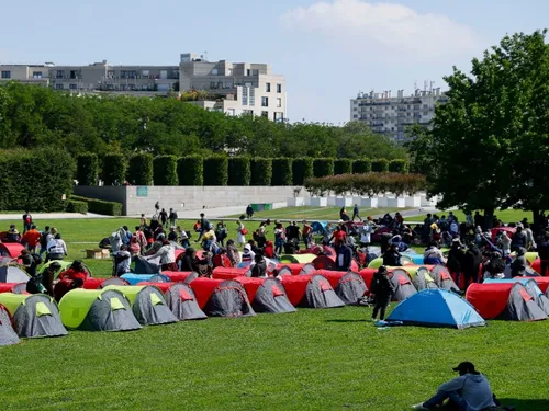 Le campement de migrants du parc André-Citroën a été évacué