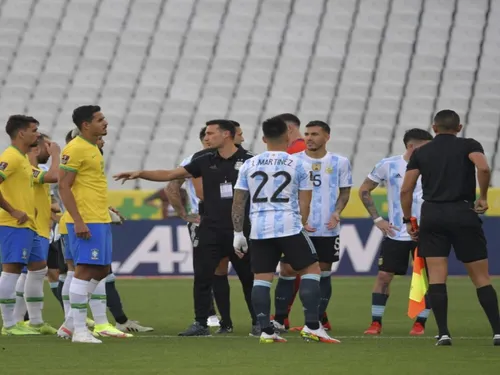 Football : le choc Brésil-Argentine stoppé net au bout de 5 minutes