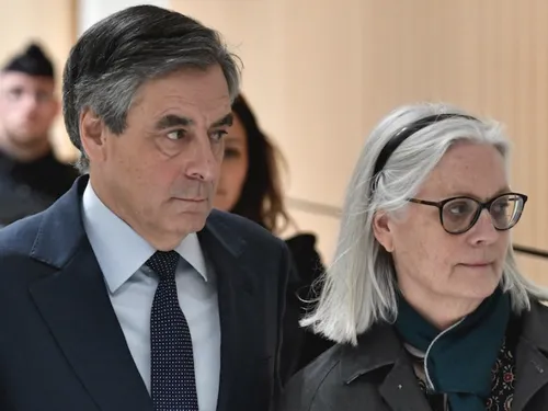François Fillon, son épouse, et Marc Joulaud jugés en appel à...