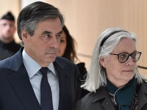 Soupçons d’emplois fictifs : un an de prison ferme requis contre...