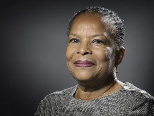 Présidentielle : Christiane Taubira "envisage" d'être candidate 