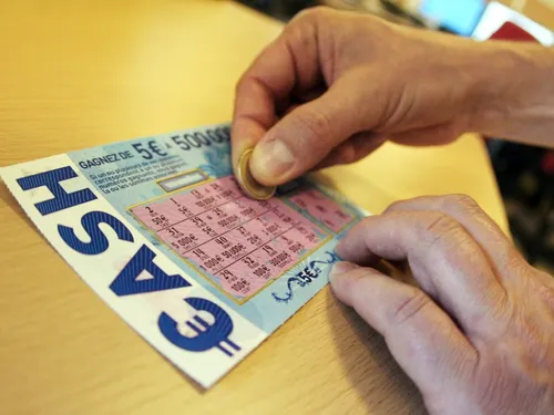 Un migrant gagne 250 000 euros à un jeu, mais ne peut les empocher