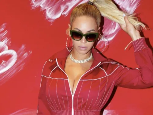 Beyoncé contrainte de réenregistrer son album suite à des textes...