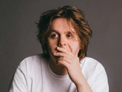 Lewis Capaldi aura droit à son documentaire… et c’est Netflix qui...