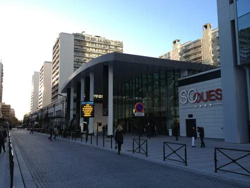COVID : le pass sanitaire rejeté dans les centres commerciaux des...