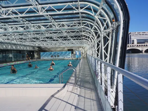 La piscine Joséphine Baker bientôt fermée ? Une icône parisienne...