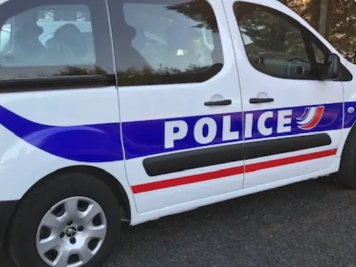 Une mère de famille avec son bébé braquée par trois hommes cagoulés