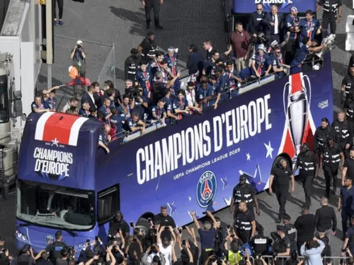 PSG : les messages des supporters vont illuminer tout Paris avant...