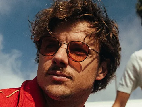 Møme sort « Do You Know Me », troisième single de son prochain album