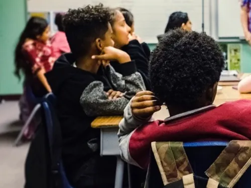 Yvelines : une prof "exfiltrée" de son collège après avoir montré...