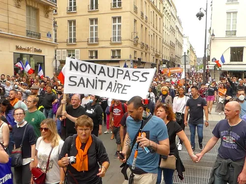 Paris : les opposants au pass sanitaire manifestent à nouveau samedi