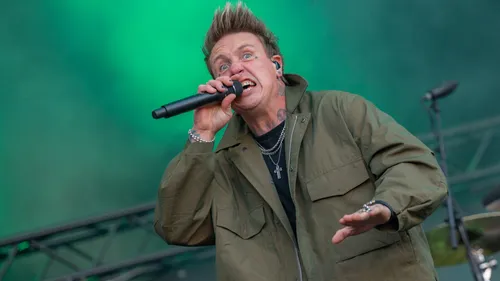 Papa Roach dévoile un clip aussi puissant que sombre pour « Wake Up...