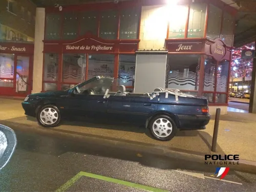 Il transforme sa voiture en cabriolet, le véhicule sera détruit...