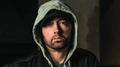 Eminem met aux enchères 100 paires de sneakers de sa collection...
