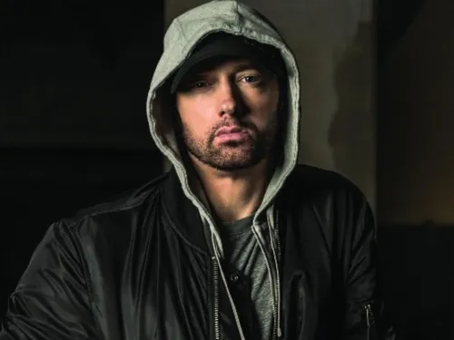 Eminem met aux enchères 100 paires de sneakers de sa collection...