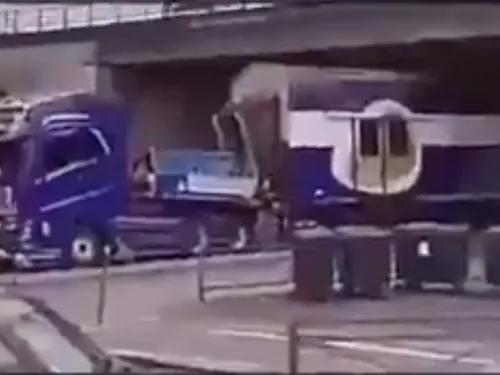 Un wagon de RER s’encastre sous un pont dans l’Essonne (vidéo)