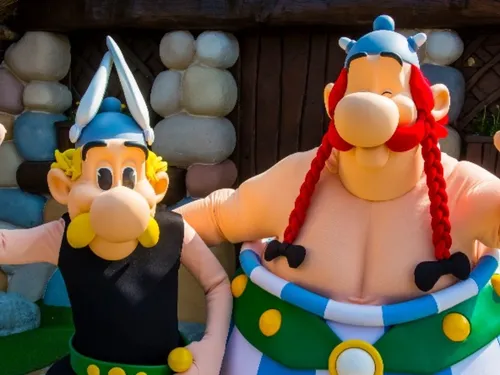 Tonnerre de Zeus : le parc Astérix recrute 1.000 saisonniers