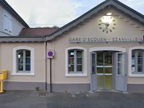 Prisonniers à leur arrivé en gare, les usagers du Transilien se...