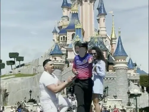 L’employé de Disneyland Paris ruine sa demande en mariage (vidéo)