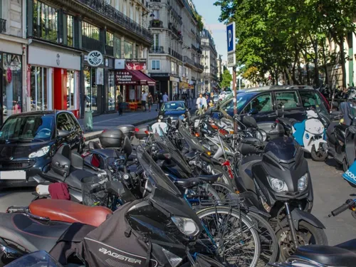 Deux-roues à Paris : dernier frein levé pour le stationnement...