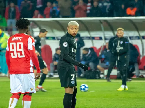 Mbappé : une offre du Real Madrid à 160 millions d’euros refusée...