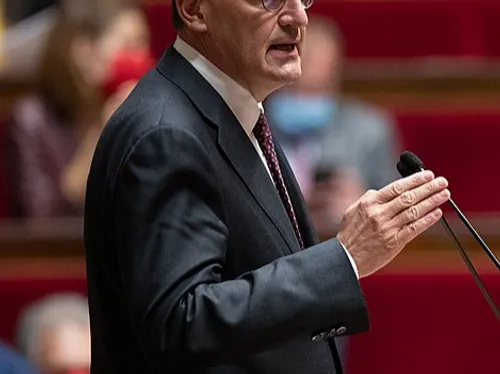 Hausse des prix des carburants : Jean Castex fera des annonces dans...