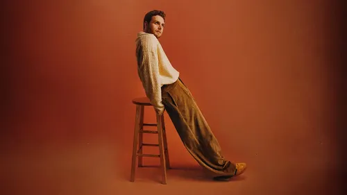 Un nouvel album prévu en août pour Alex Warren