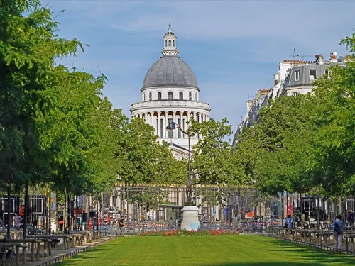Les parcs et jardins parisiens ouverts la nuit 