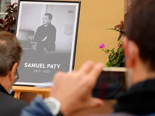 Assassinat de Samuel Paty : cinq nouvelles gardes à vue