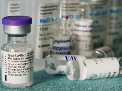 Le centre de vaccination géant de Paris La Défense Arena déménage à...