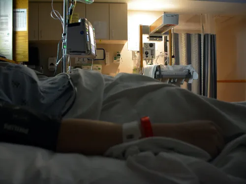 Une patiente violée aux urgences porte plainte contre l’hôpital...