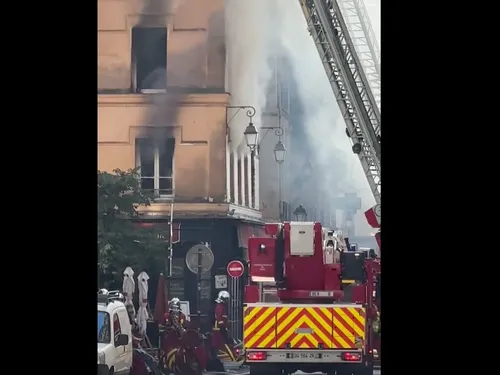 Un incendie ravage un immeuble au cœur de Paris