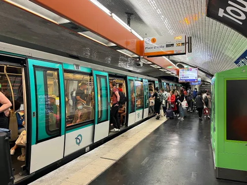 Bientôt un simple coup de carte bancaire pour prendre le métro à Paris