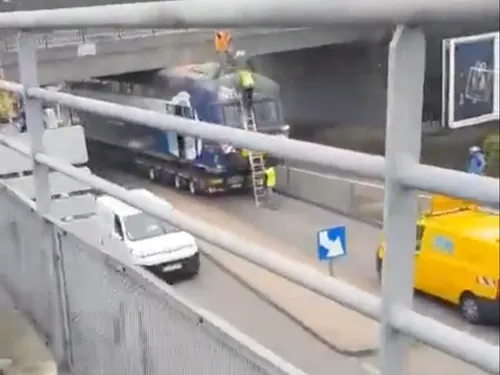 Non un RER ne s’est pas encastré sous un pont à Grigny !