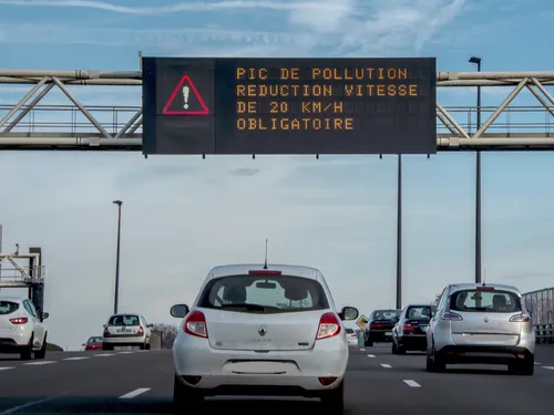 Pic de pollution : vitesses réduites et interdiction du chauffage...