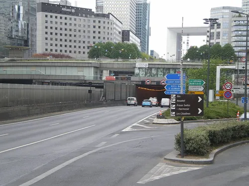 Routes : circulation interrompue dans le tunnel de La Défense